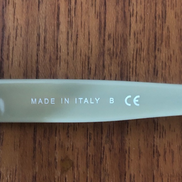 CHANEL Sunglasses - Picture 7 of 12